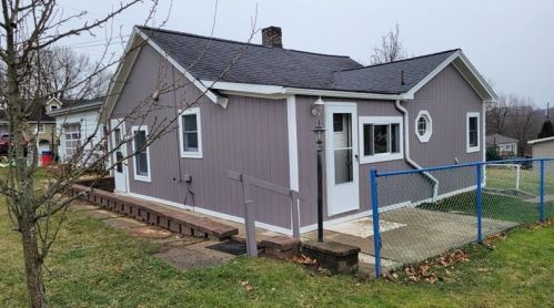 514 Penn High Park Rd, Jeannette, PA 15644-2975