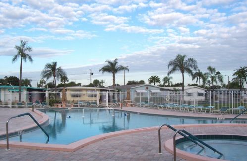 34202 Canal Dr, Pinellas Park FL  exterior