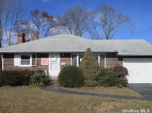 2969 Lindale St, North Wantagh, NY 11793-2310
