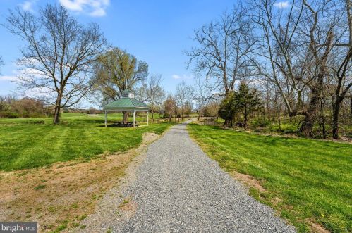 42306 Big Spg Ct, Leesburg VA 20176-6289 exterior