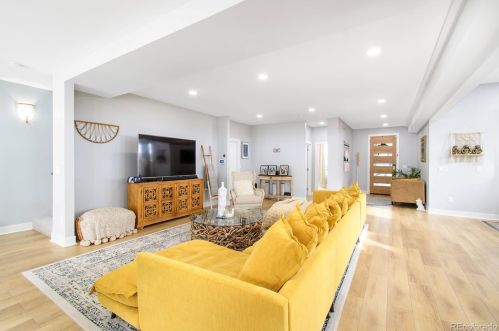 2111 Franklin St, Denver CO 80205-3905 exterior