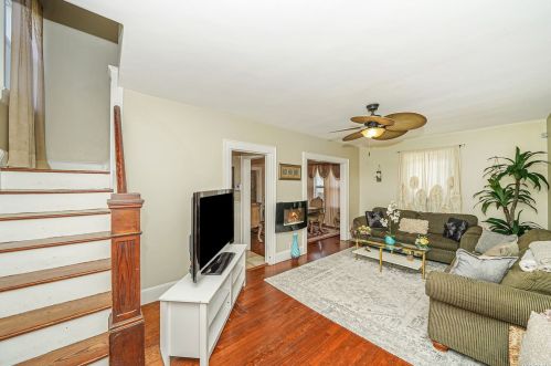 7 Bedford Ct, North Bellmore, NY 11710-3533