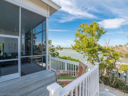 5690 Pne Tree Dr, Sanibel FL 33957-2304 exterior