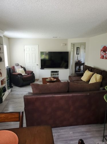 6742 Dove Ln, Riverside CA  92506-5000 exterior