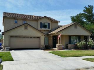 2015 Merritt St, Hanford, CA 93230-7398
