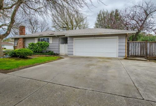 4 Casa Linda Dr, Woodland CA  95695-4612 exterior