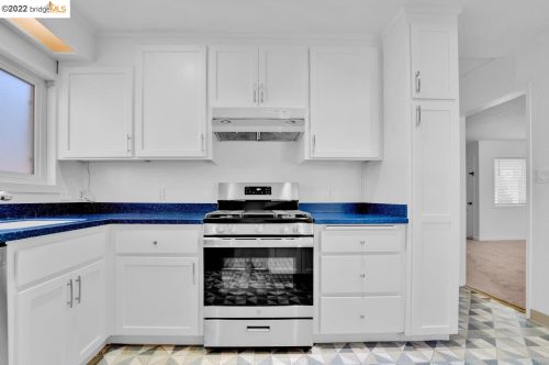 16032 Via Descanso, San Lorenzo CA  94580-2412 exterior