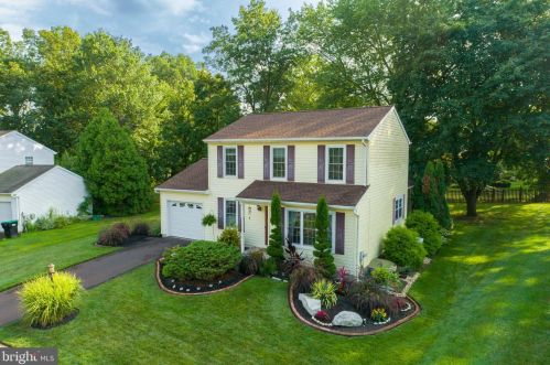 293 Stormfield Dr, Harleysville PA  19438-2330 exterior