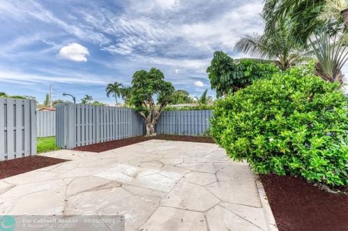 2327 37 Ave, Hollywood FL 33021-3626 exterior