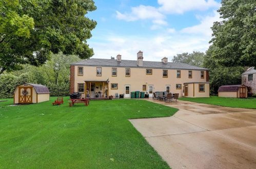 5579 Azalea Ct, Greendale, WI 53129-1718