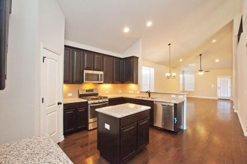 5147 Scenic Lake Dr, Georgetown TX  78626-7110 exterior