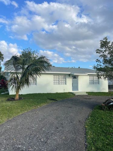 961 2nd St, Belle Glade FL  33430-2023 exterior