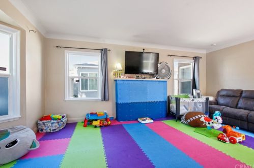 10332 Hunt Ave, South Gate CA  90280-6804 exterior