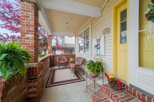 218 Abington St, Valpo, IN 46385-9261