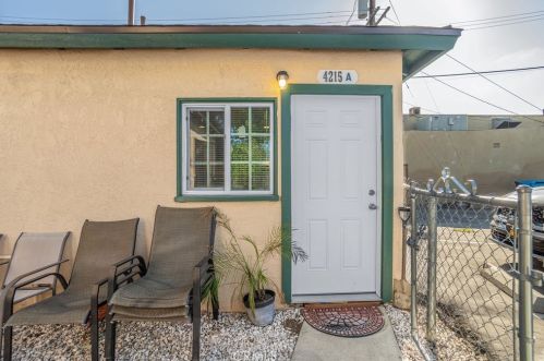 4213 Pepperwood Ave, Long Beach CA  90808-1072 exterior