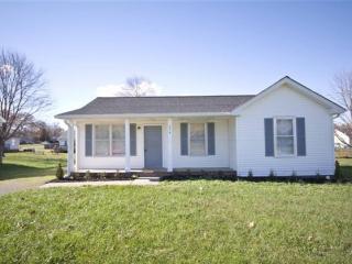 576 Danielle Dr, Clarksville TN  37042-7139 exterior