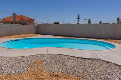 643 Mckinley St, Rialto CA  92376-6057 exterior