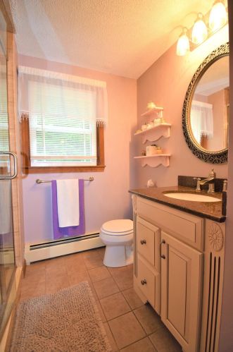 1 San Antonio Dr, Fremont NH  03044-8204 exterior