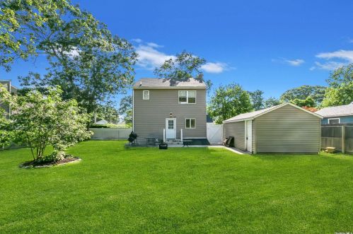 237 Woodycrest Dr, Holtsville NY  11742-1760 exterior