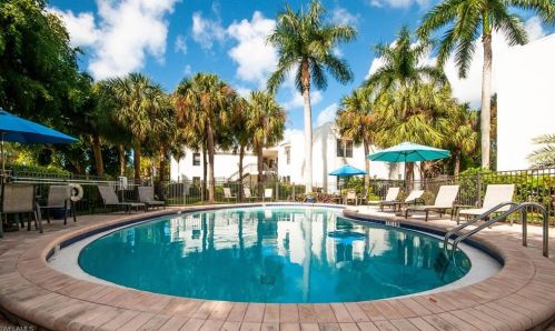 812 10th Ave, Naples, FL 34120-5066