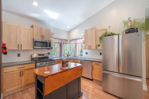 10560 Martis Dr, Truckee, CA 96161-1815