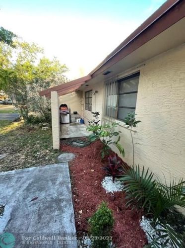 9667 15 Ct, Hollywood FL 33024-4429 exterior