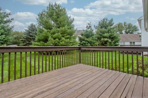 33 Hillside Farms Dr, East Windsor CT  06016-1402 exterior