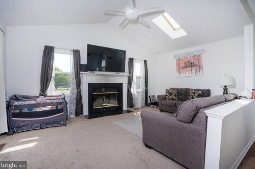 1 Glacier Ct, Bear DE  19701-1779 exterior