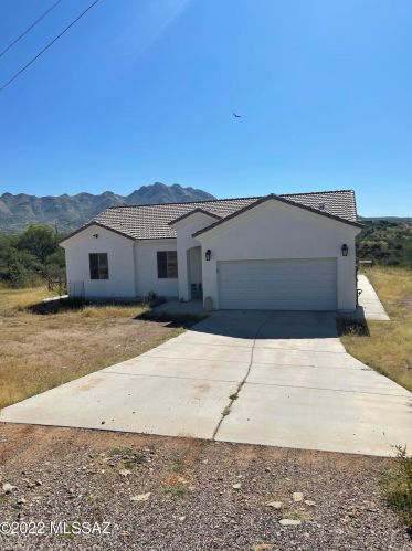 79 Sabio Ct, Nogales, AZ 85648-7209