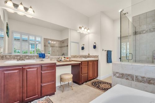 662 Canterbury Cir, Vacaville CA  95687-8225 exterior