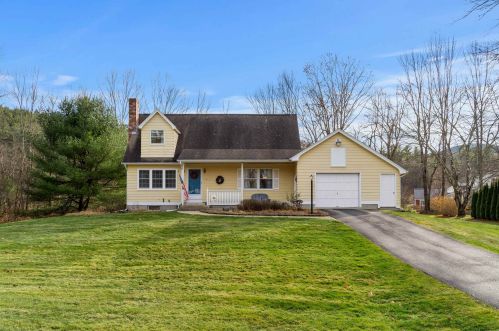 6 Hampton Ct, Goffstown NH  03045-2129 exterior