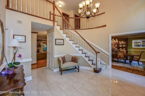 10 Crowfield Ln, Holmdel Village, NJ 07733-1745