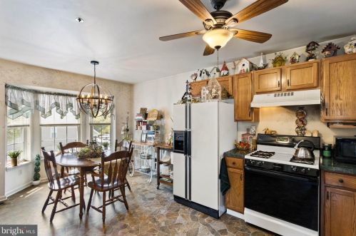 600 Brentwood Ct, Norristown, PA 19406-2761