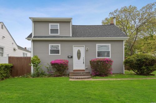 714 Windmill Ave, Babylon, NY 11704-4411