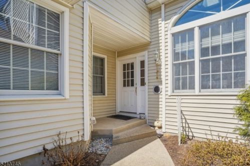 5 Linda Ct, Lincoln Park, NJ 07035-2221