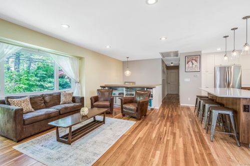 10 Terrace Dr, Huntington Station, NY 11746-1243