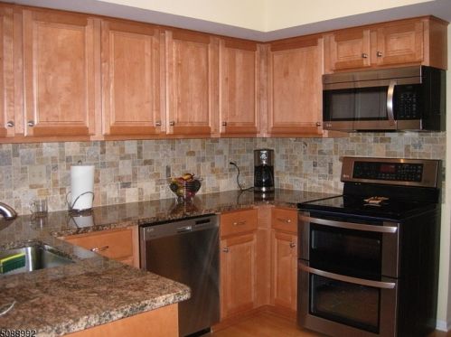 4 Cambridge Rd, Bedminster NJ  07921-1613 exterior