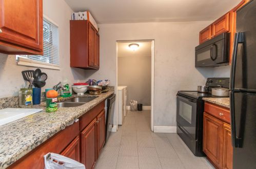 979 39th St, West Palm Beach, FL 33407-4011