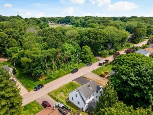 19 Pontiac Rd, South Kingstown RI  02882-1209 exterior