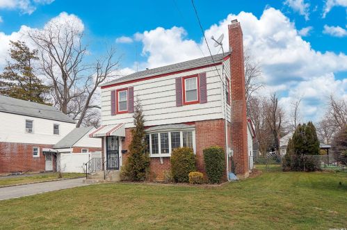 218 Hudson Ave, Roosevelt, NY 11575-1908