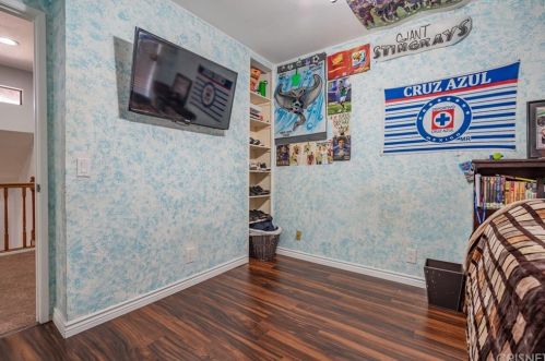 2828 Inyo Cir, Simi Valley CA 93063-2002 exterior