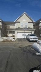 123 Larsen Dr, Amityville, NY 11701-1358