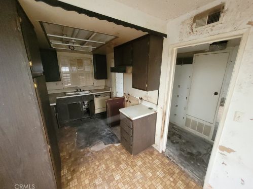 13851 La Jolla Plz, Garden Grove CA  92844-2972 exterior