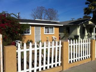 327 98th St, Los Angeles, CA 90003-4305
