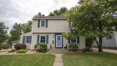 345 Derbyshire Rd, Waterloo, IA 50701-4254