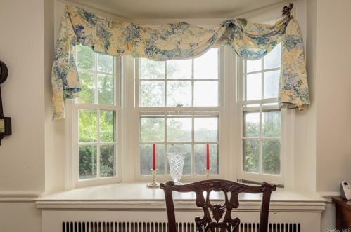 1093 Knollwood Rd, White Plains NY  10603-1100 exterior