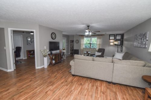 302 Keeneland Dr, Newport KY  41075-4071 exterior