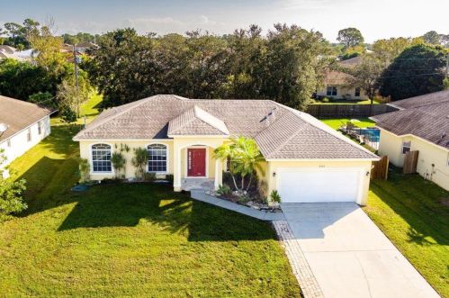 3353 Mundy St, Fort Pierce, FL 34953-4951