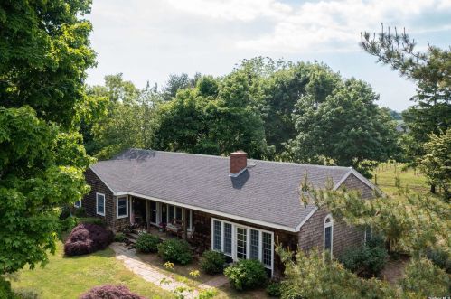 36725 Main Rd, Nassau Point, NY 11935-1357