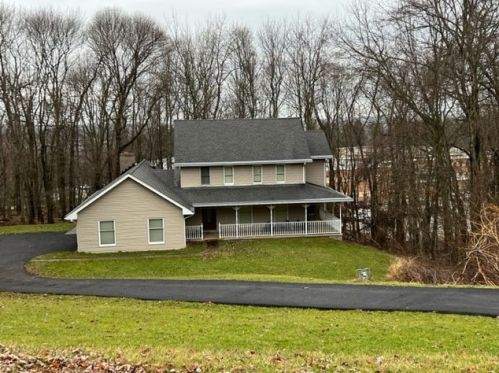 1003 Magnolia Dr, Jeannette, PA 15644-2846